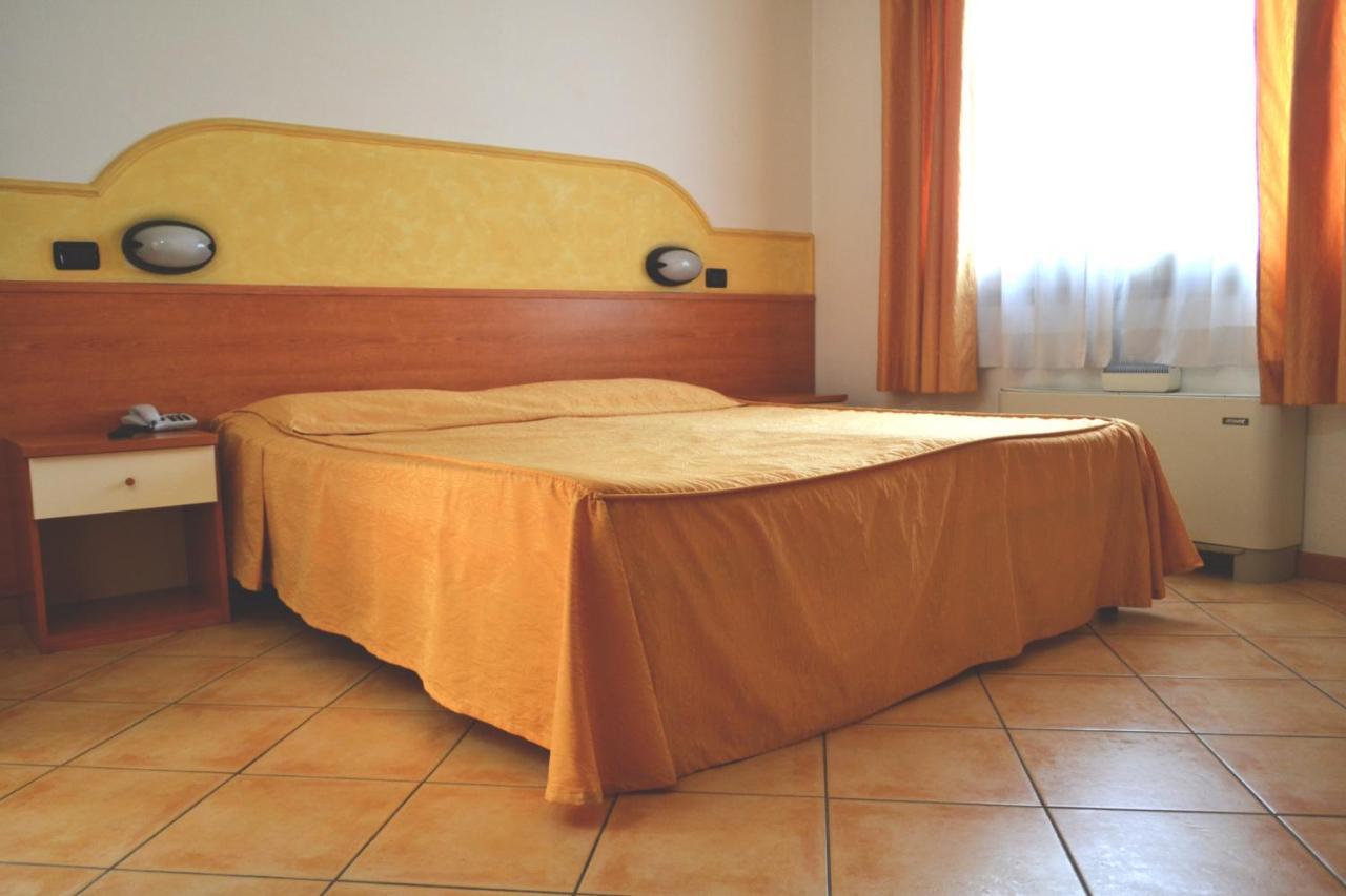 Hotel Fontana Rubiera Eksteriør billede